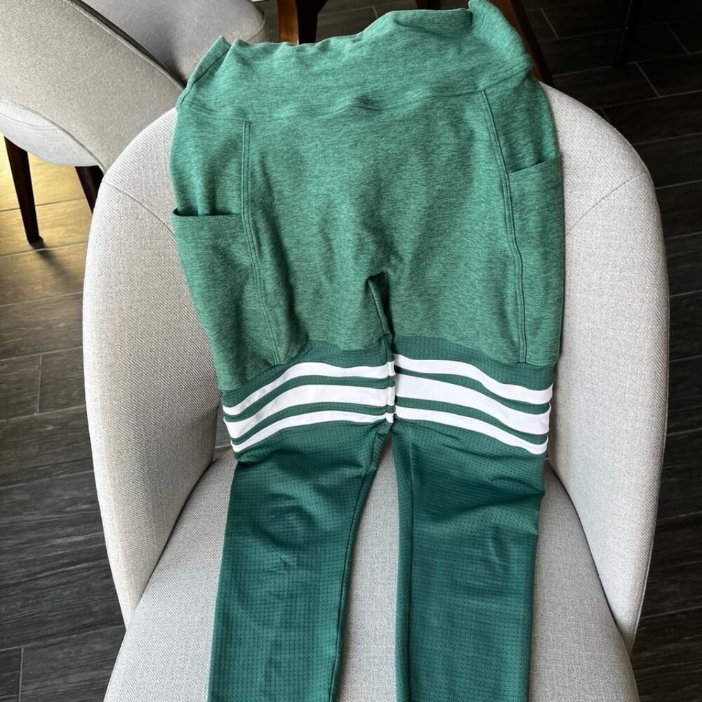Bombshell Scrunch Leggings (LIKE NEW) - Picture 5 of 10